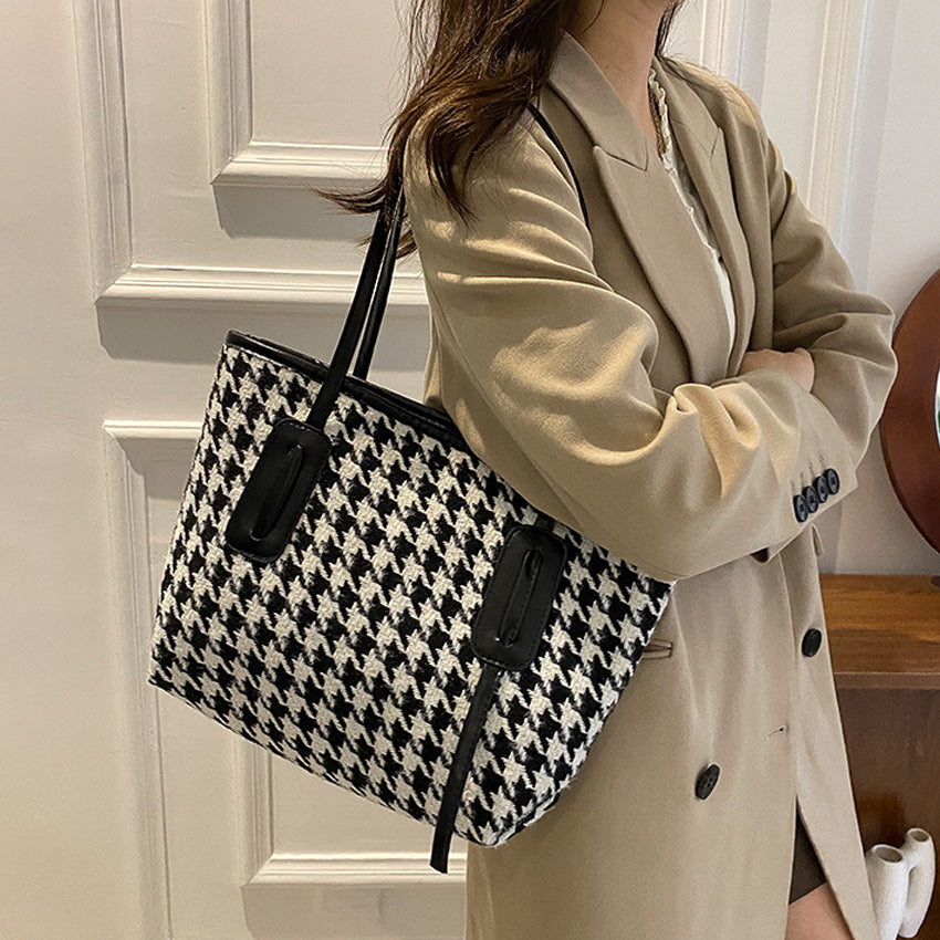 Tyleasa Shoulder Bag