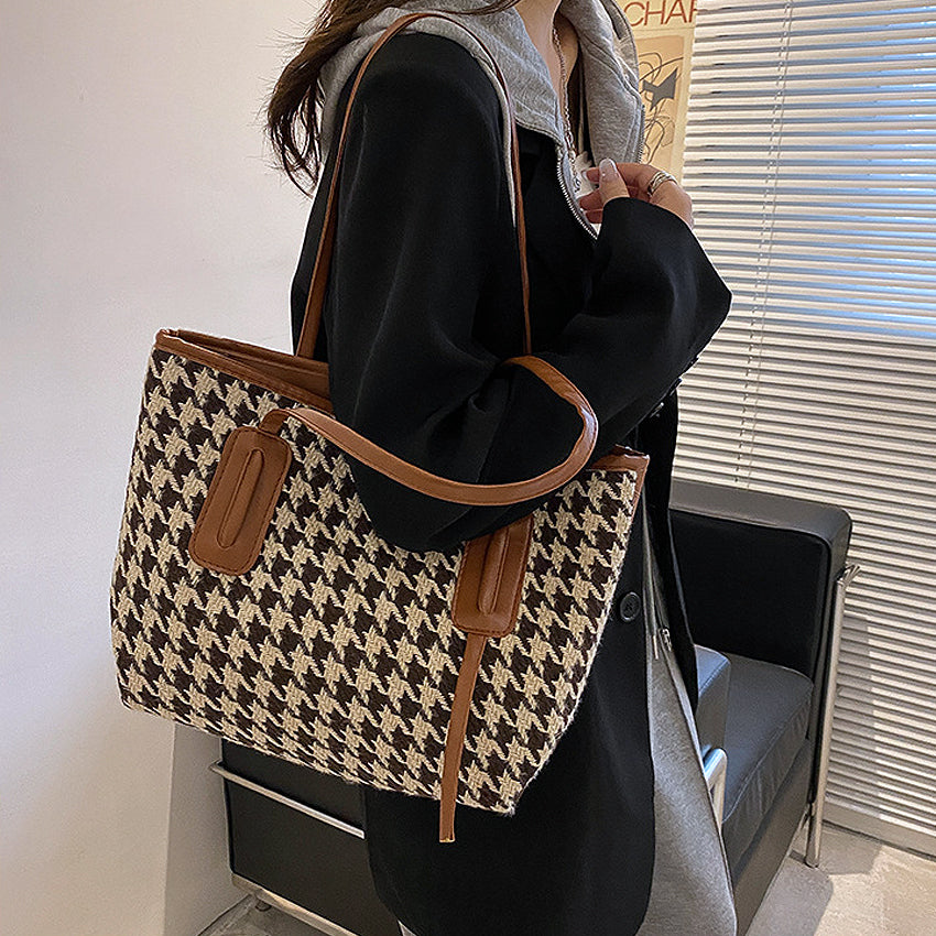 Tyleasa Shoulder Bag
