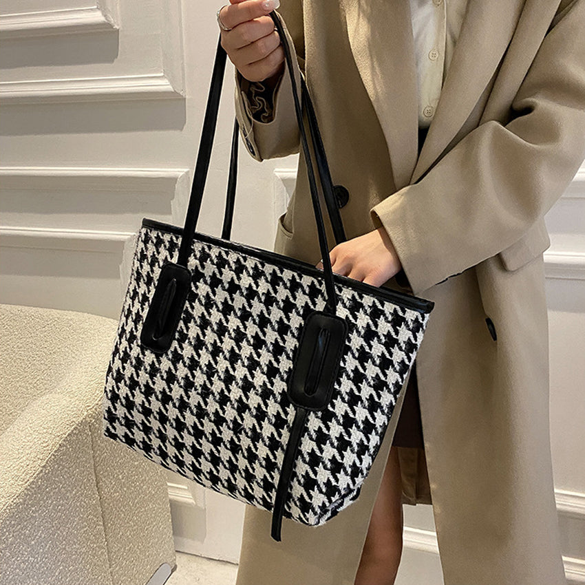 Tyleasa Shoulder Bag