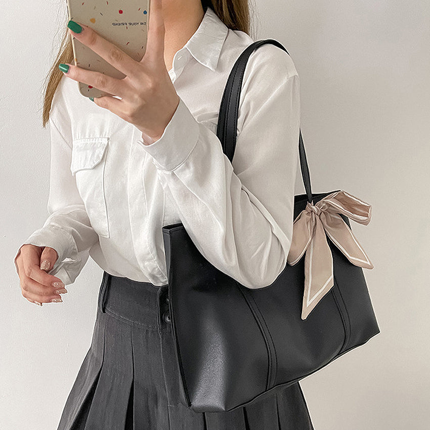 Rihaben Tote Bag