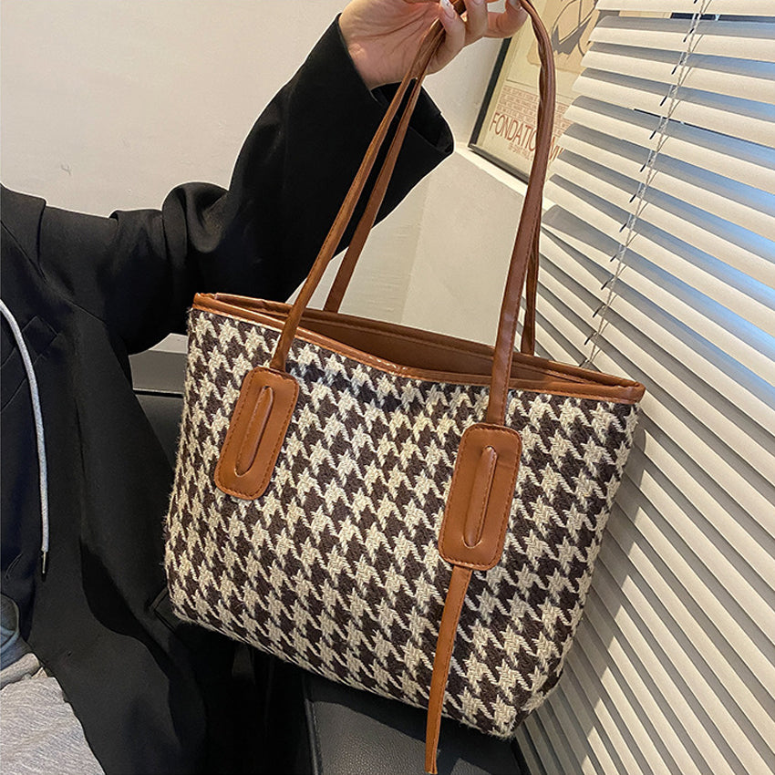 Tyleasa Shoulder Bag