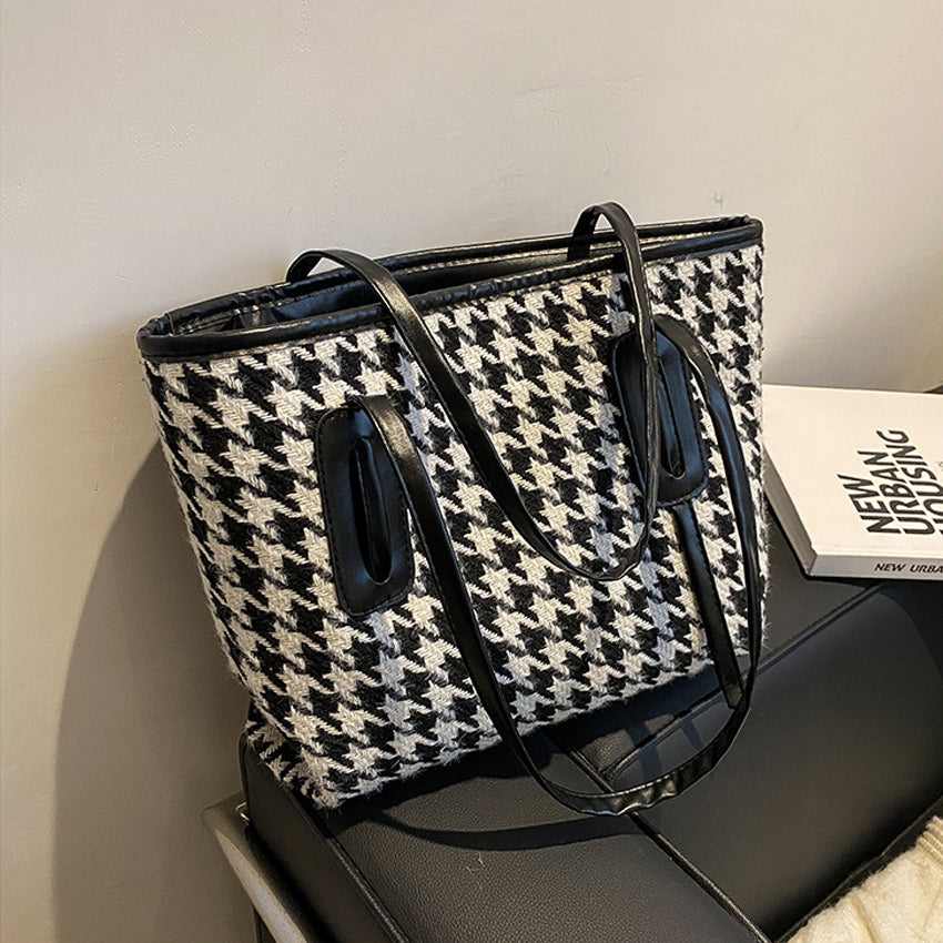 Tyleasa Shoulder Bag