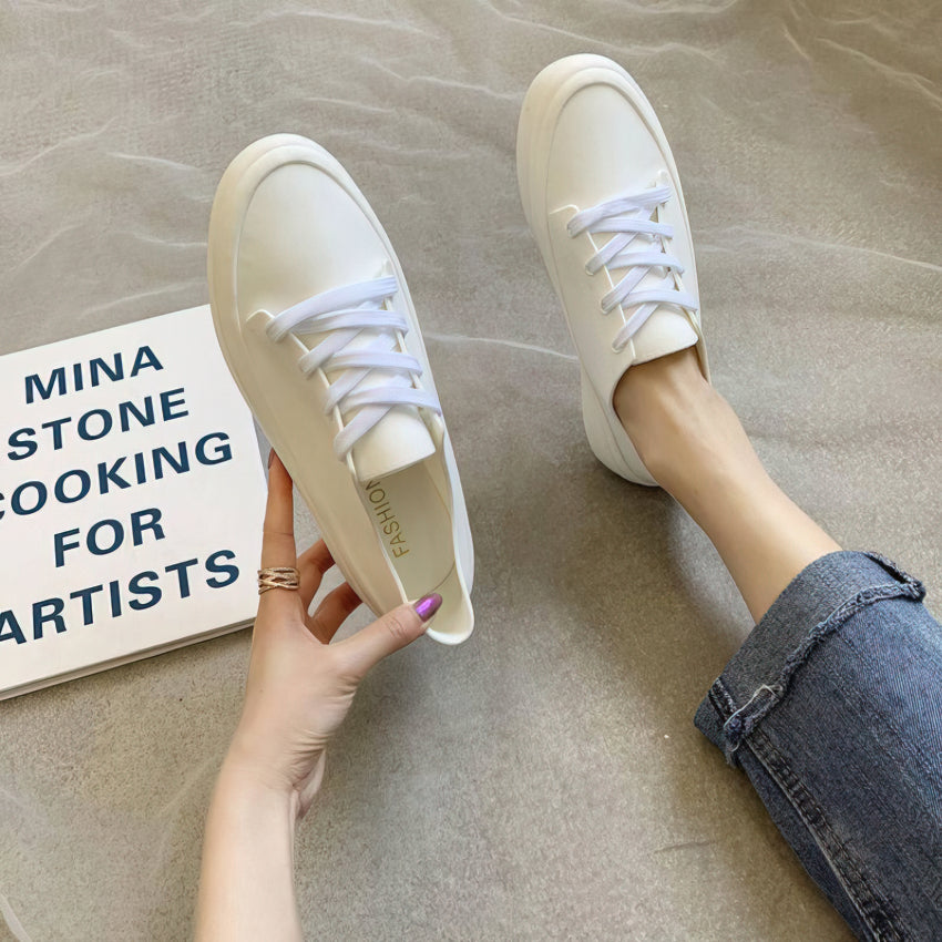 Aquata Sneaker