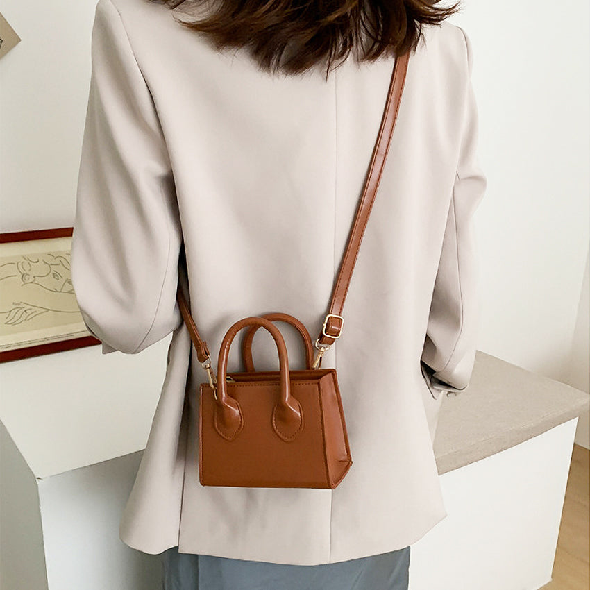 Minyoo Sling Bag
