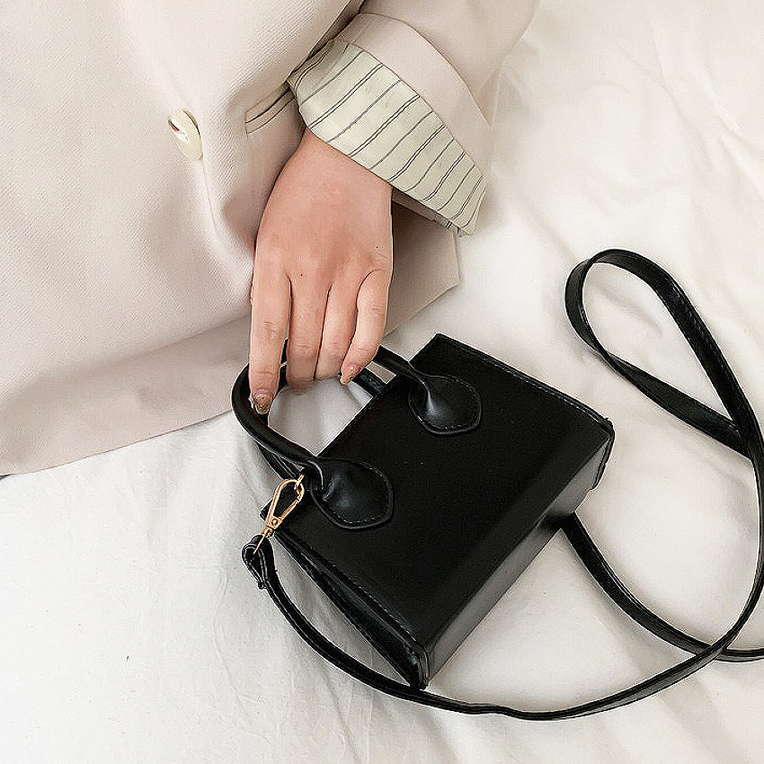 Minyoo Sling Bag