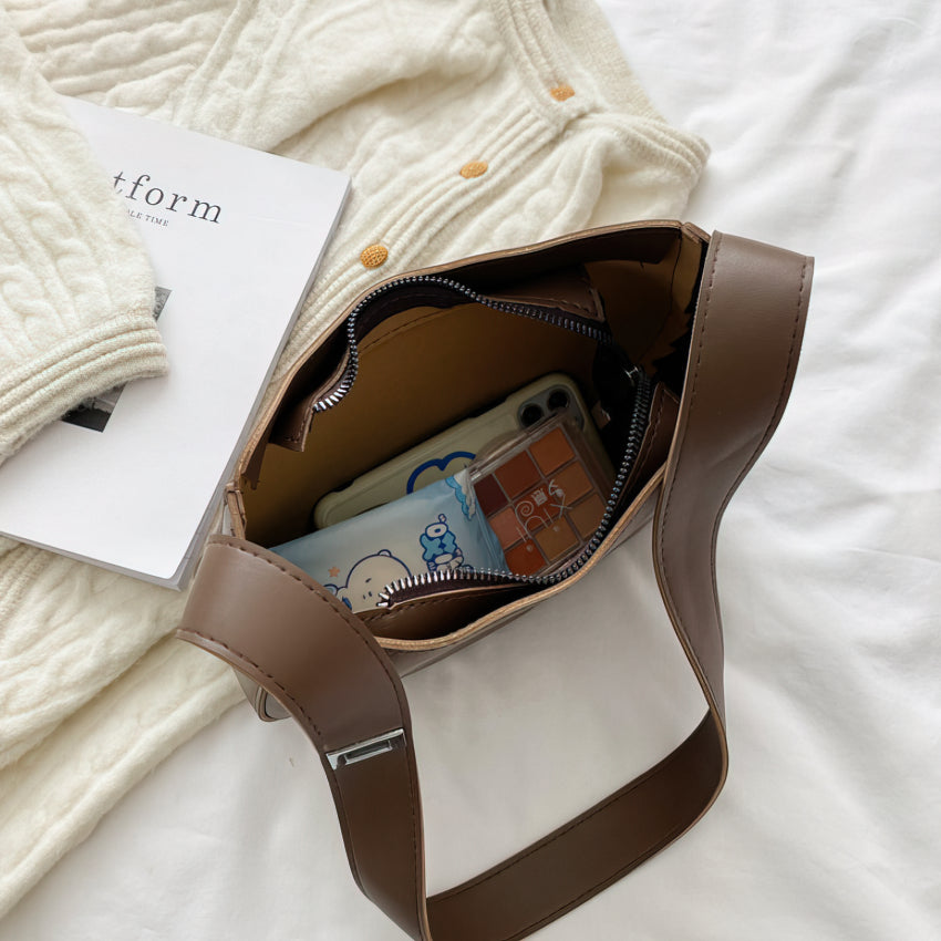 Carmilock Sling Bag