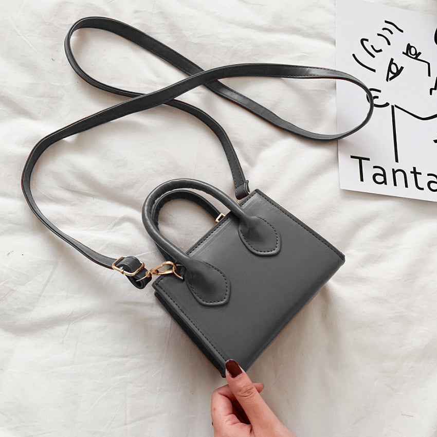 Minyoo Sling Bag