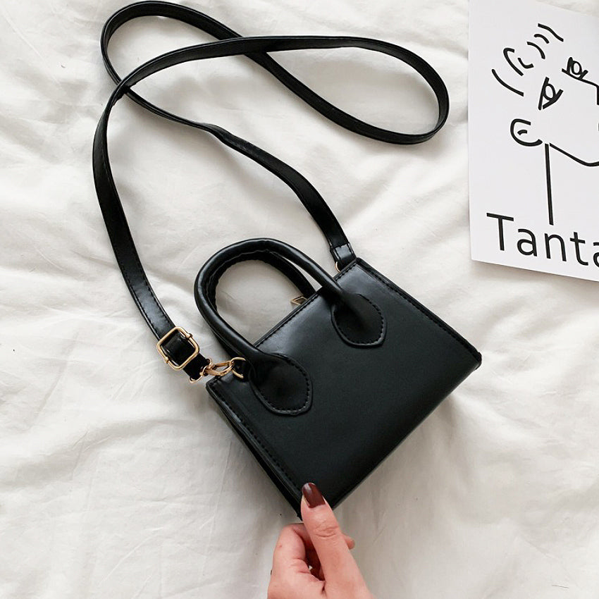 Minyoo Sling Bag
